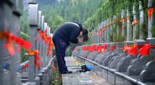 Chinese Tomb Sweeping Day: Honoring Ancestry and Traditions